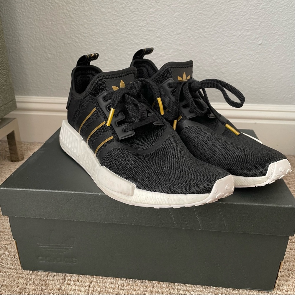 Adidas Black and Gold NMD R1 size 8.5 women’s 💕
